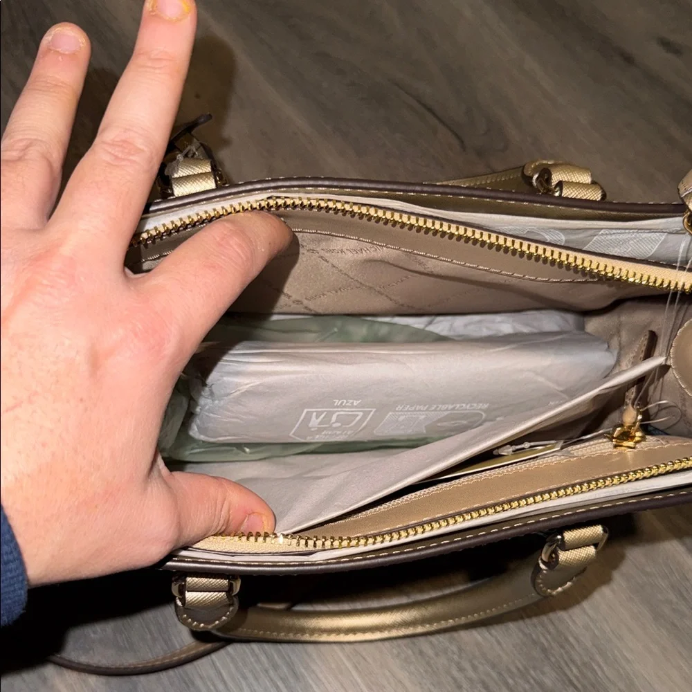 $10 Raffle Ticket NWT $398 Michael Michael Kors Sheila Pale Gold Medium Satchel - Picture 4 of 5